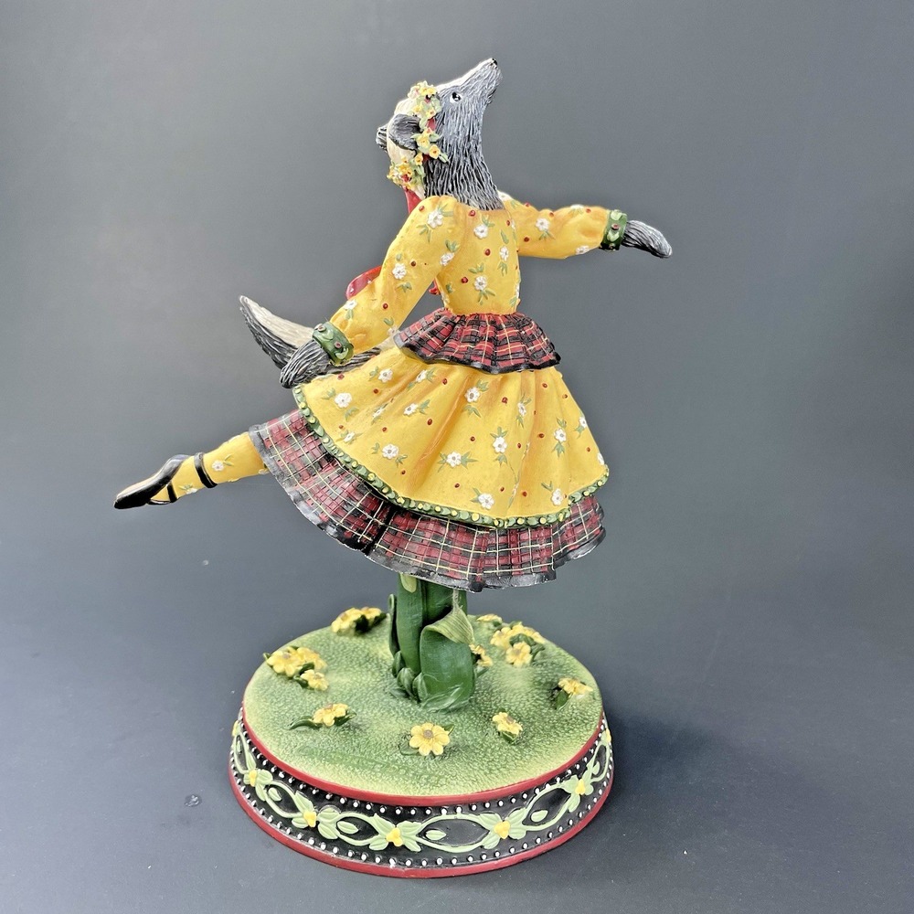 Woodsong Collection Joy Dancer Animal Figure‎ Spring Ballet Skunk 2002 Demdaco